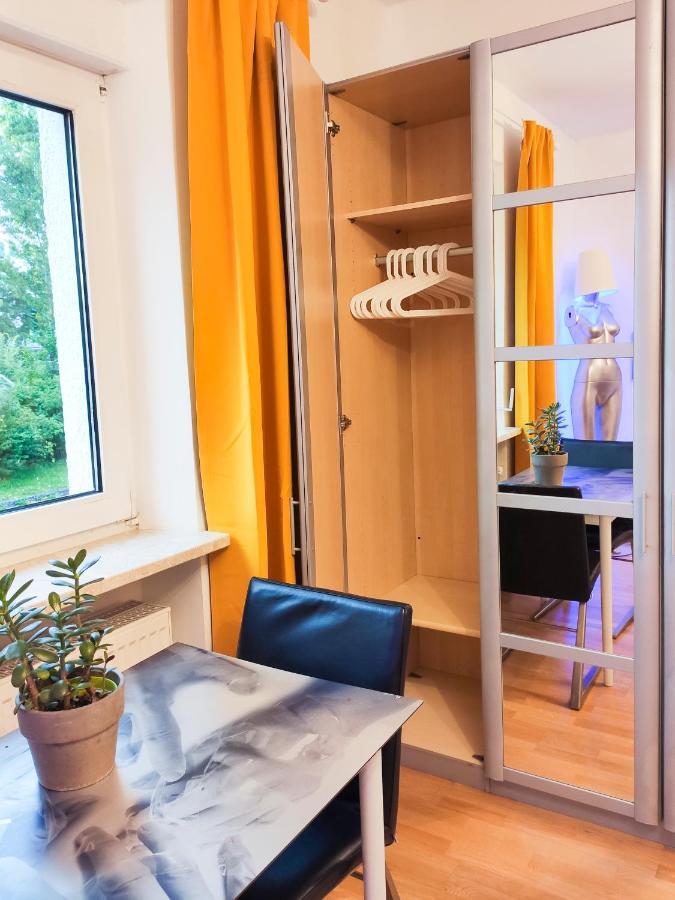Modernes Zimmer Am Park Mit Garten, Huehner & Enten Мюнхен Экстерьер фото